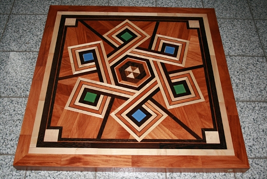 Centro artistico ad intarsi di pietre/marmi