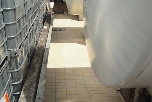 KLINKER PAVIMENTAZIONE AZIENDA CHIMICA (Vasche Contenitive)