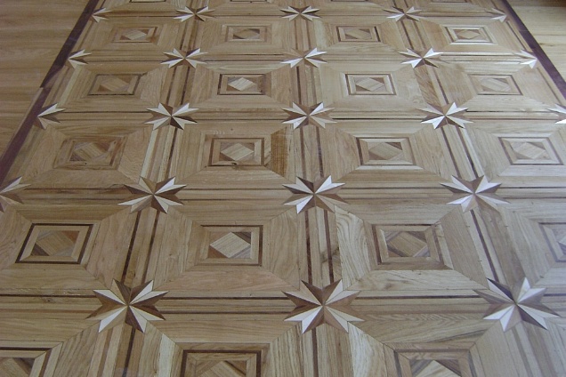 pavimento in legno intarsiato
