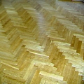 FOTO 3 Stesso parquet antico del 1910 dopo il mio intervento di restauro conservativo, lamatura, levigatura con una rifinitura impregnante olio cera effetto naturale che ben si armonizza con l