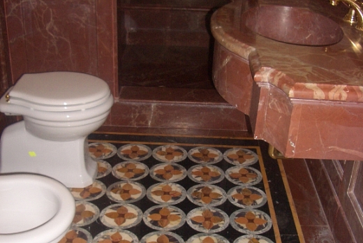 pavimentazione bagno in marmo