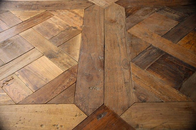 PAVIMENTI DI RECUPERO E MATERIALI PER RISTRUTTURAZIONI (pavimenti-in-legno-a-quadrotti) - 1