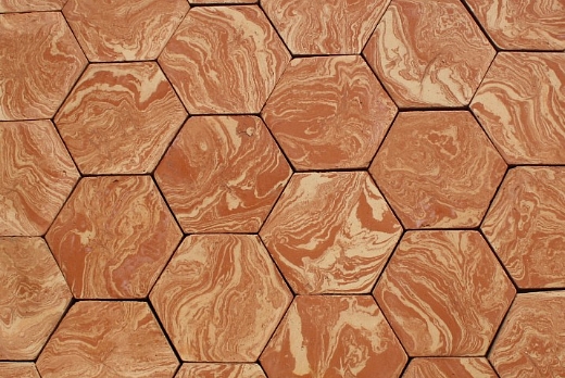 Cotto fatto a mano Variegato Lombardo. 
Esagonette 20x20x2,5 prelevigate in superficie.