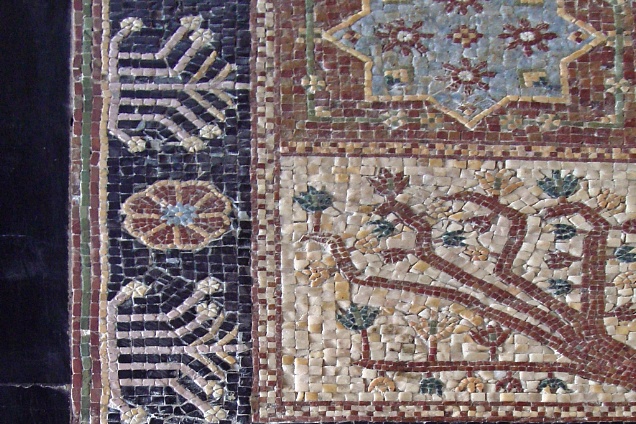 mosaico in marmo a tappeto