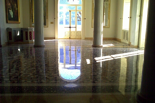 Risultato finale pavimento in scaglia Veneziana e fasce in mosaico