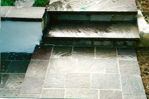 Scala (pedata e alzata) in porfido color viola