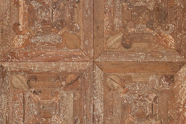 Teak antico intarsiato a mano.
Dimensioni 700x700x20,mm