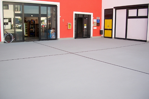 Piazzale realizzato con Poliurea Paviflex