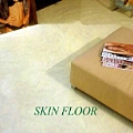 SKIN FLOOR: rivestimento spatolato a base resinosa con effetto abbastanza uniforme e plastico.