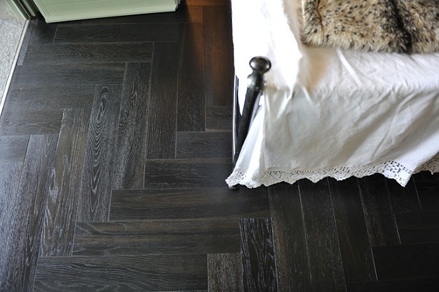 particolare posa spina di pesce alla francese