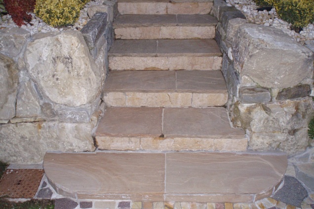 Scala (pedata e alzata) in pakistana-indiana color giallo