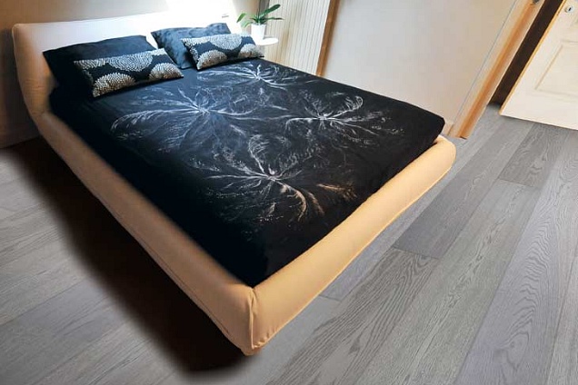 camera da letto con parquet Ade