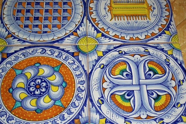 Riproduzione del Pavimento maiolicato della Cappella Landi a Venezia dipinto completamente a mano.