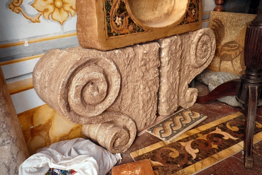 La Bottega delle Arti Antiche superfici e tavoli con terracotte antiche - 5