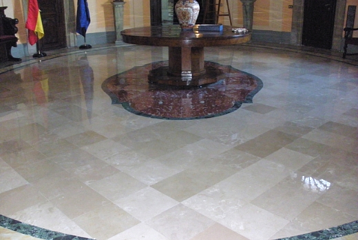 pavimento in marmo; lucidato a piombo