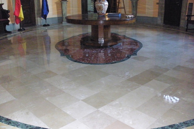 pavimento in marmo; lucidato a piombo
