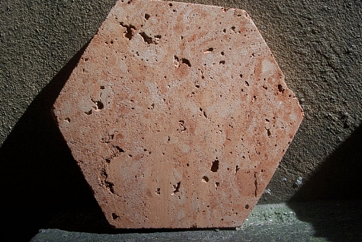 Pavimenti in cotto antico di recupero nel formato esagonale ottenuto utilizzando mattoni variegati