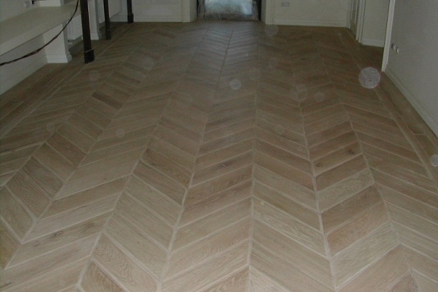 pavimento in parquet: posa a spina ungherese