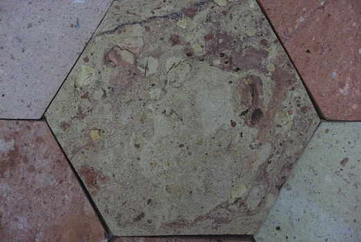 Pavimenti in cotto antico di recupero ottenuto utilizzando mattone variegato