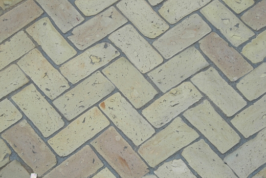 un pavimento in cotto pressobeton levigato
misure 15x30