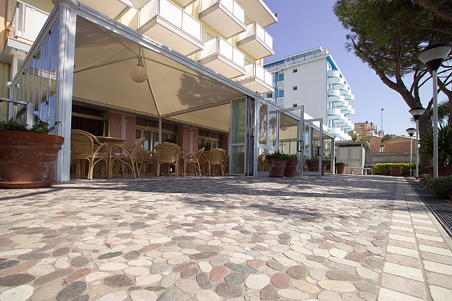 PAVIMENTI IN MARMO / PIETRA (sassi-ciotoli) - 4