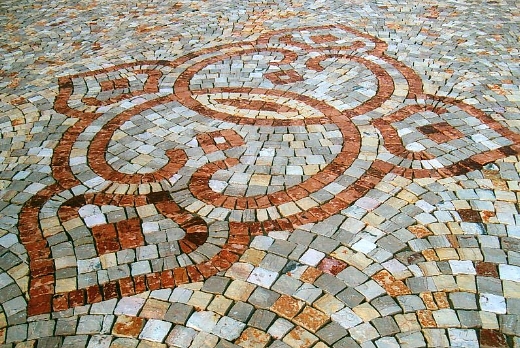 PLM PAVIMENTI ARTISTICI disegno in marmo di apricena e pietra greca - 1