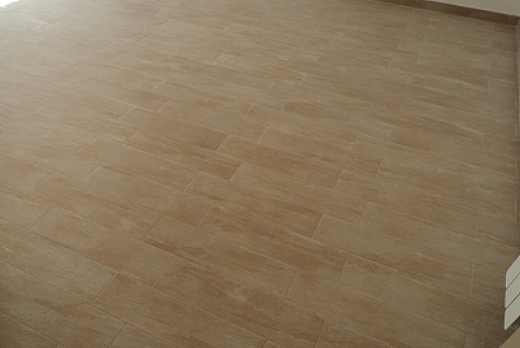 posa in opera pavimento 15x60 incollato e stuccato