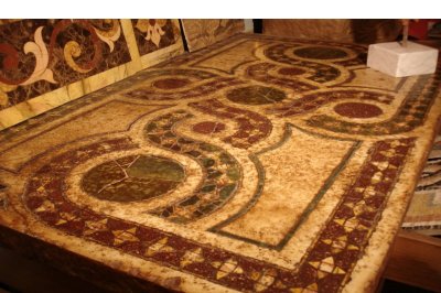 Pavimenti intarsiati in marmo e cosmati