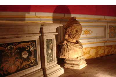 Pavimenti e rivestimenti in marmo intarsiati